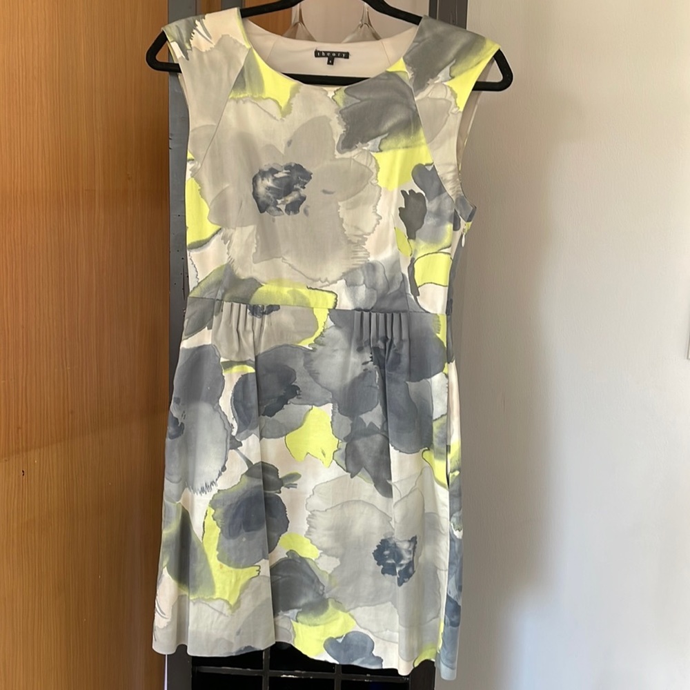 Theory size 4 Sleeveless Knee-length Dress.  Great condition.